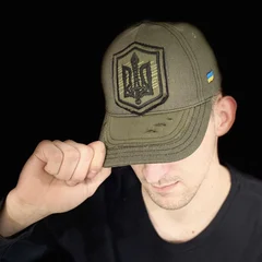 Кепка хакі у стилі гранж з чорною вишивкою